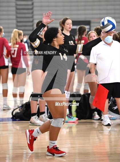 Thumbnail 2 in Mater Dei vs. Lone Peak (Durango Fall Classic) photogallery.