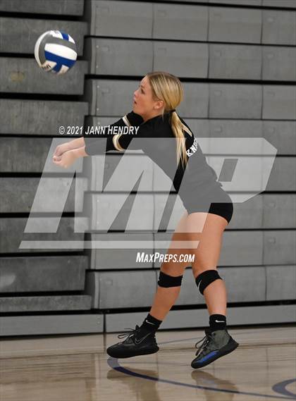 Thumbnail 2 in Mater Dei vs. Lone Peak (Durango Fall Classic) photogallery.
