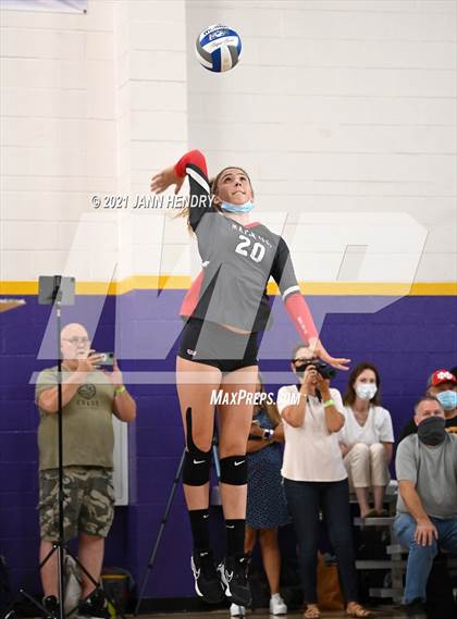Thumbnail 2 in Mater Dei vs. Lone Peak (Durango Fall Classic) photogallery.