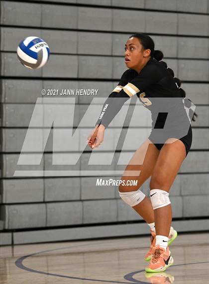 Thumbnail 2 in Mater Dei vs. Lone Peak (Durango Fall Classic) photogallery.
