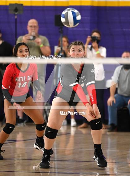 Thumbnail 3 in Mater Dei vs. Lone Peak (Durango Fall Classic) photogallery.