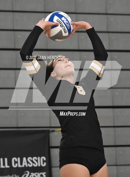 Thumbnail 3 in Mater Dei vs. Lone Peak (Durango Fall Classic) photogallery.