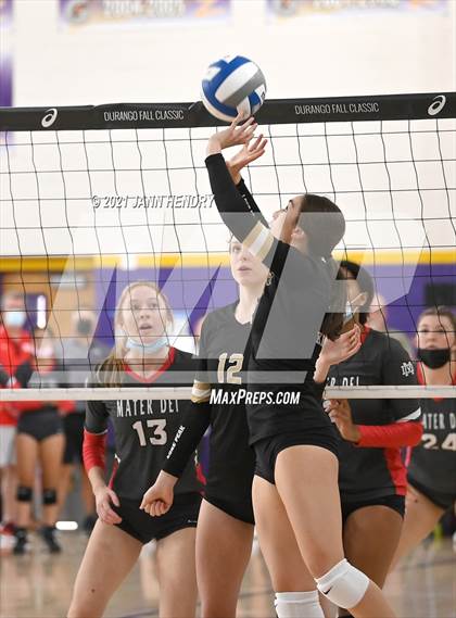 Thumbnail 3 in Mater Dei vs. Lone Peak (Durango Fall Classic) photogallery.