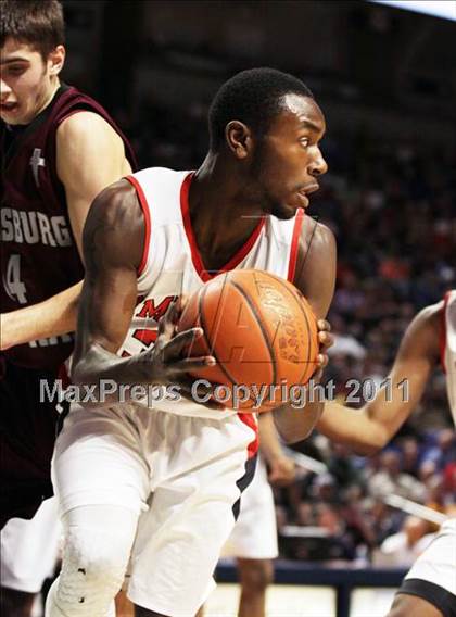 Thumbnail 3 in Imhotep Charter vs. Greensburg Central Catholic (PIAA Class AA Final) photogallery.