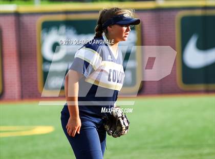 Thumbnail 2 in Klein Collins vs. Wylie (UIL 6A Regional Final) photogallery.