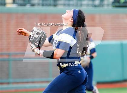 Thumbnail 2 in Klein Collins vs. Wylie (UIL 6A Regional Final) photogallery.