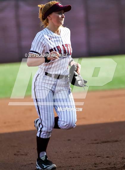 Thumbnail 1 in Klein Collins vs. Wylie (UIL 6A Regional Final) photogallery.
