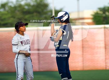 Thumbnail 3 in Klein Collins vs. Wylie (UIL 6A Regional Final) photogallery.
