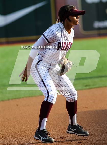 Thumbnail 1 in Klein Collins vs. Wylie (UIL 6A Regional Final) photogallery.
