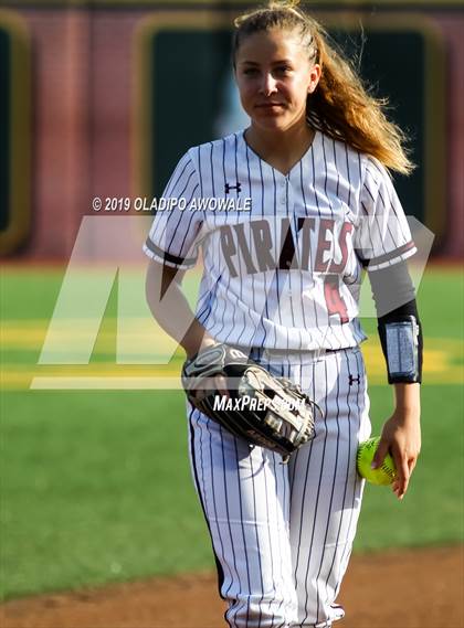 Thumbnail 2 in Klein Collins vs. Wylie (UIL 6A Regional Final) photogallery.