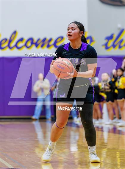 Thumbnail 1 in Lake Stevens vs. Issaquah (WIAA 4A Opening Round) photogallery.