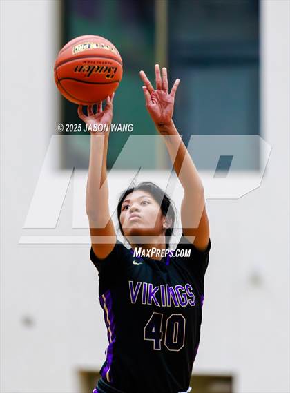 Thumbnail 2 in Lake Stevens vs. Issaquah (WIAA 4A Opening Round) photogallery.