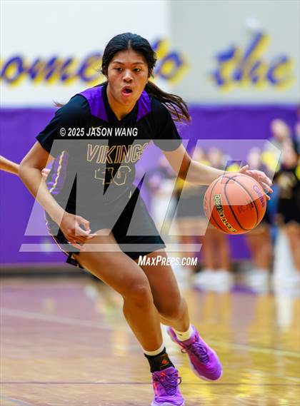 Thumbnail 3 in Lake Stevens vs. Issaquah (WIAA 4A Opening Round) photogallery.