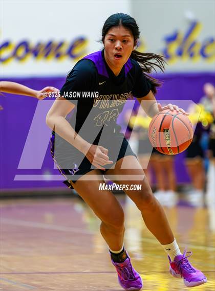 Thumbnail 1 in Lake Stevens vs. Issaquah (WIAA 4A Opening Round) photogallery.