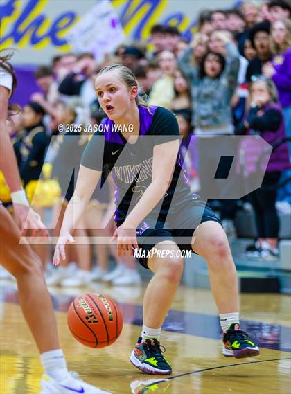 Thumbnail 1 in Lake Stevens vs. Issaquah (WIAA 4A Opening Round) photogallery.