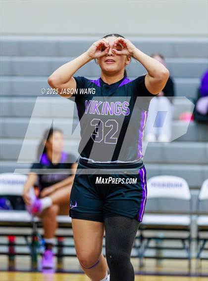 Thumbnail 3 in Lake Stevens vs. Issaquah (WIAA 4A Opening Round) photogallery.