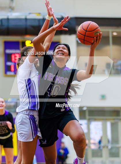 Thumbnail 3 in Lake Stevens vs. Issaquah (WIAA 4A Opening Round) photogallery.
