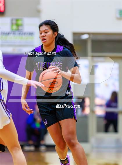 Thumbnail 3 in Lake Stevens vs. Issaquah (WIAA 4A Opening Round) photogallery.