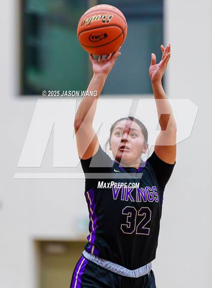 Thumbnail 1 in Lake Stevens vs. Issaquah (WIAA 4A Opening Round) photogallery.