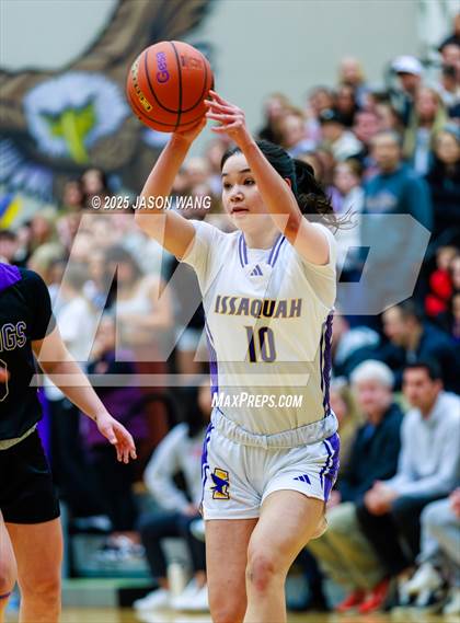 Thumbnail 1 in Lake Stevens vs. Issaquah (WIAA 4A Opening Round) photogallery.