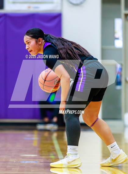 Thumbnail 2 in Lake Stevens vs. Issaquah (WIAA 4A Opening Round) photogallery.