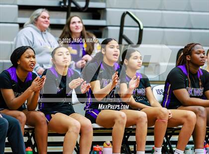 Thumbnail 3 in Lake Stevens vs. Issaquah (WIAA 4A Opening Round) photogallery.
