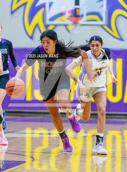 Thumbnail 2 in Lake Stevens vs. Issaquah (WIAA 4A Opening Round) photogallery.