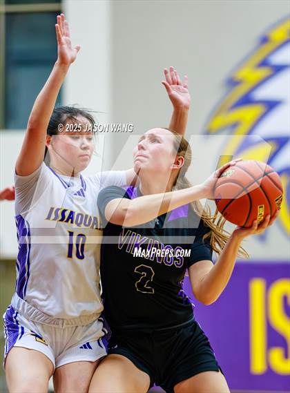 Thumbnail 2 in Lake Stevens vs. Issaquah (WIAA 4A Opening Round) photogallery.