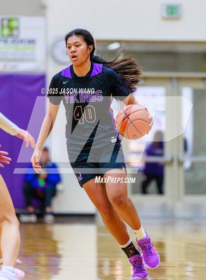 Thumbnail 2 in Lake Stevens vs. Issaquah (WIAA 4A Opening Round) photogallery.