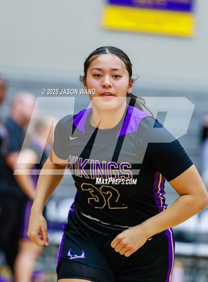 Thumbnail 1 in Lake Stevens vs. Issaquah (WIAA 4A Opening Round) photogallery.