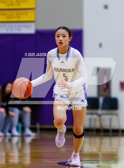 Thumbnail 2 in Lake Stevens vs. Issaquah (WIAA 4A Opening Round) photogallery.