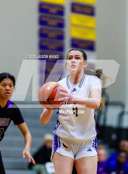 Thumbnail 2 in Lake Stevens vs. Issaquah (WIAA 4A Opening Round) photogallery.