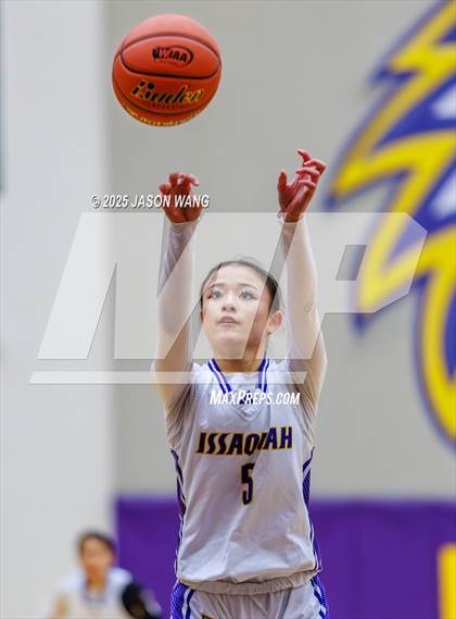 Thumbnail 1 in Lake Stevens vs. Issaquah (WIAA 4A Opening Round) photogallery.