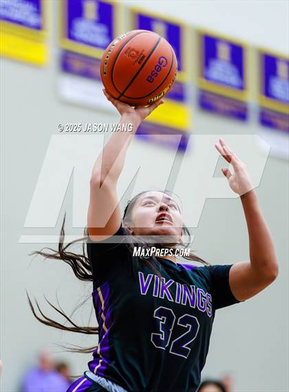 Thumbnail 2 in Lake Stevens vs. Issaquah (WIAA 4A Opening Round) photogallery.