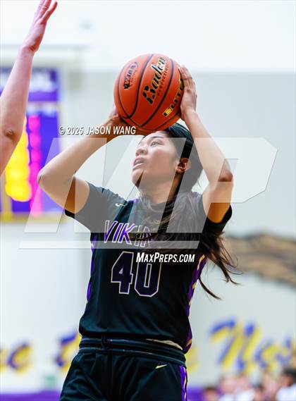Thumbnail 2 in Lake Stevens vs. Issaquah (WIAA 4A Opening Round) photogallery.