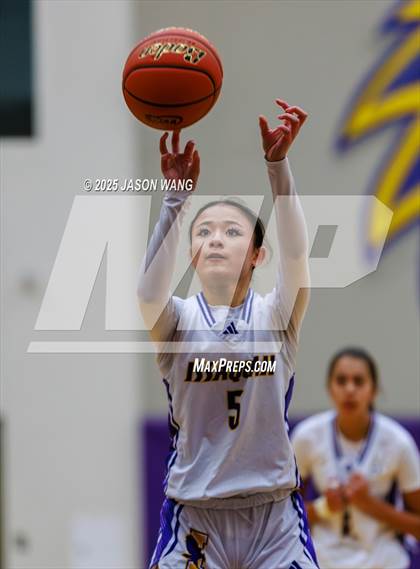 Thumbnail 1 in Lake Stevens vs. Issaquah (WIAA 4A Opening Round) photogallery.
