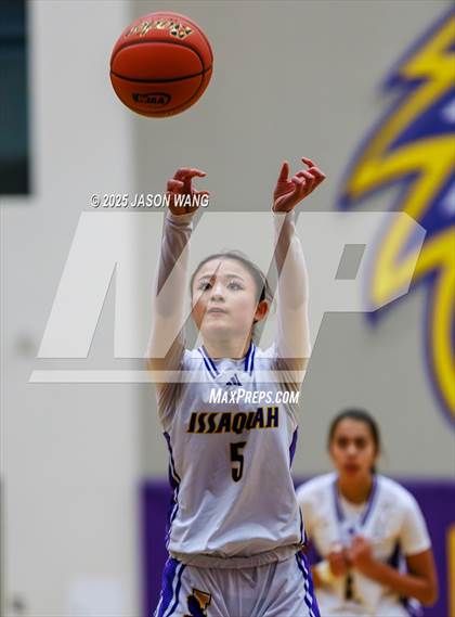 Thumbnail 2 in Lake Stevens vs. Issaquah (WIAA 4A Opening Round) photogallery.
