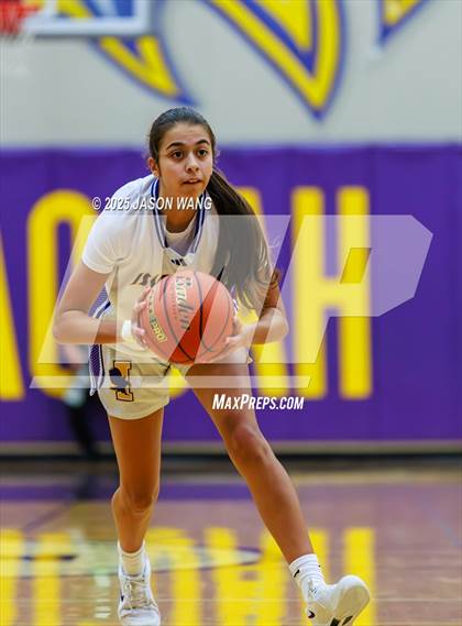 Thumbnail 2 in Lake Stevens vs. Issaquah (WIAA 4A Opening Round) photogallery.