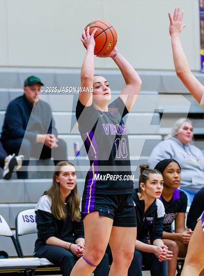 Thumbnail 1 in Lake Stevens vs. Issaquah (WIAA 4A Opening Round) photogallery.