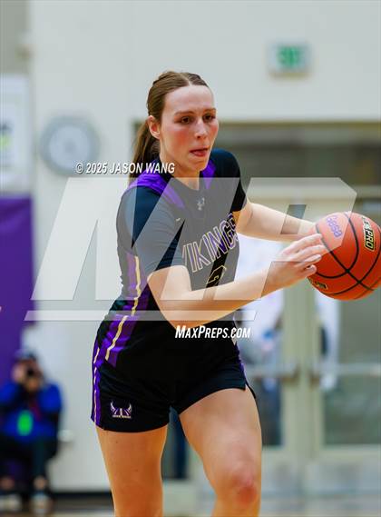 Thumbnail 1 in Lake Stevens vs. Issaquah (WIAA 4A Opening Round) photogallery.