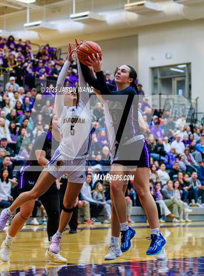 Thumbnail 2 in Lake Stevens vs. Issaquah (WIAA 4A Opening Round) photogallery.