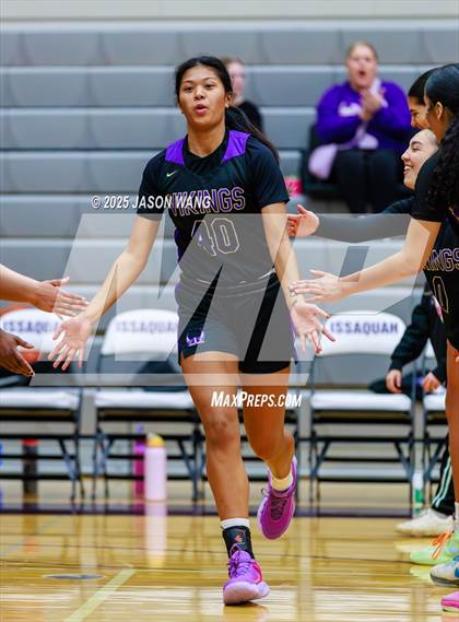 Thumbnail 2 in Lake Stevens vs. Issaquah (WIAA 4A Opening Round) photogallery.