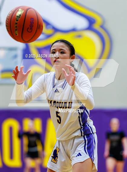 Thumbnail 1 in Lake Stevens vs. Issaquah (WIAA 4A Opening Round) photogallery.