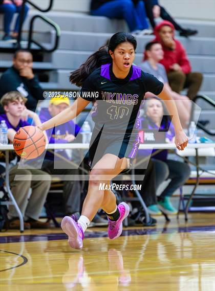 Thumbnail 2 in Lake Stevens vs. Issaquah (WIAA 4A Opening Round) photogallery.