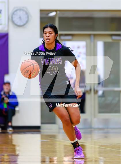 Thumbnail 1 in Lake Stevens vs. Issaquah (WIAA 4A Opening Round) photogallery.