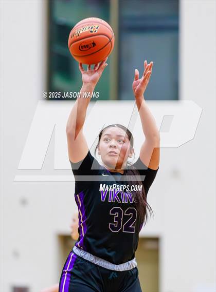 Thumbnail 3 in Lake Stevens vs. Issaquah (WIAA 4A Opening Round) photogallery.