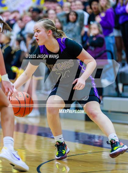 Thumbnail 2 in Lake Stevens vs. Issaquah (WIAA 4A Opening Round) photogallery.