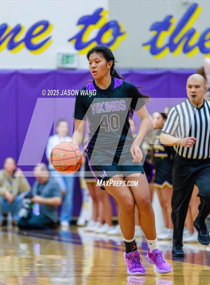 Thumbnail 1 in Lake Stevens vs. Issaquah (WIAA 4A Opening Round) photogallery.