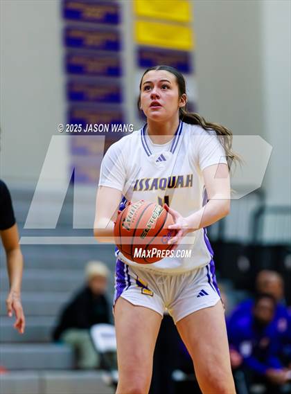 Thumbnail 1 in Lake Stevens vs. Issaquah (WIAA 4A Opening Round) photogallery.