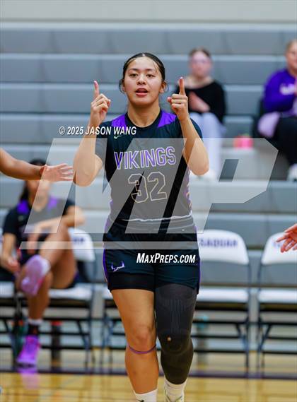 Thumbnail 2 in Lake Stevens vs. Issaquah (WIAA 4A Opening Round) photogallery.